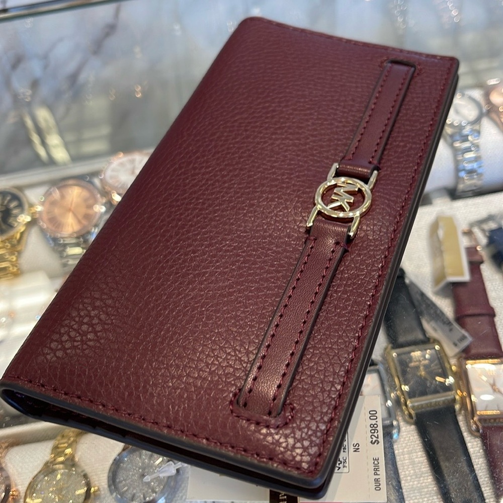 Michael Kors Reed Large Bifold Pebbled Leather Snap Wallet Card Case 
Oxblood - Picture 16 of 16